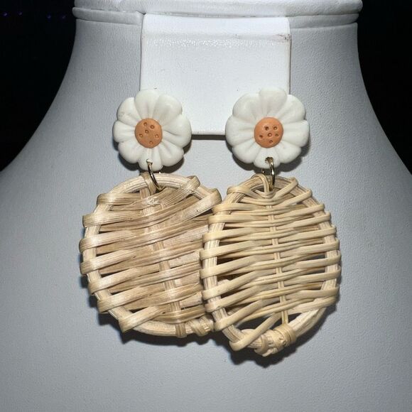 Wicker and Polymer Daisy Earrings - Picture 1 of 6